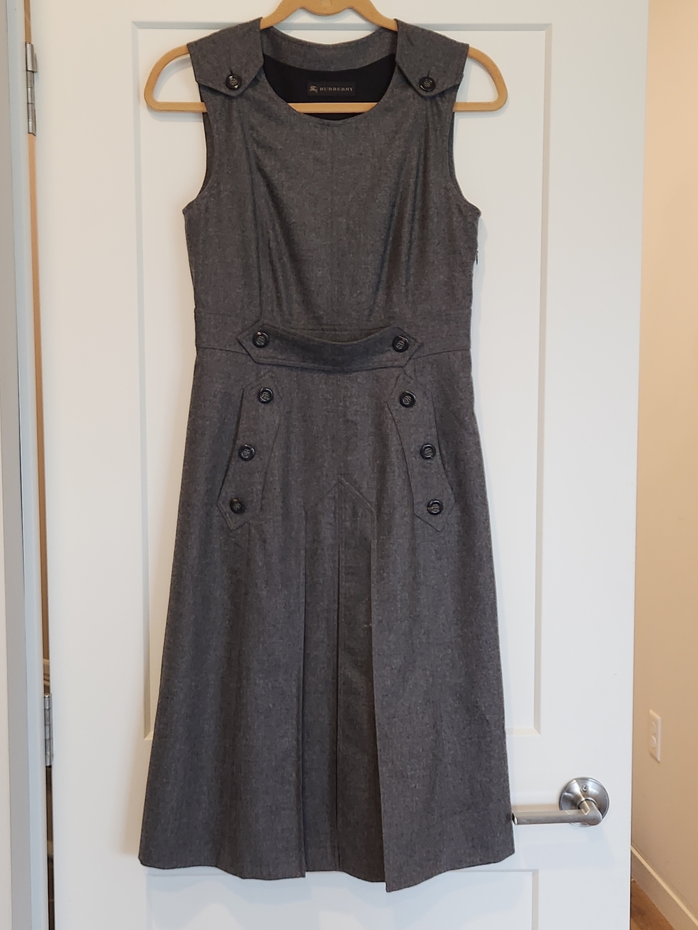 Burberry 40/10 Wool Cashmere Blend Sleeveless Gray Pleated A Line Button Dress